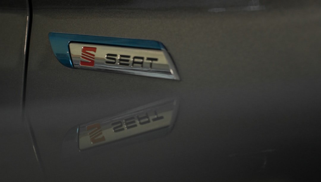 white and blue car plate