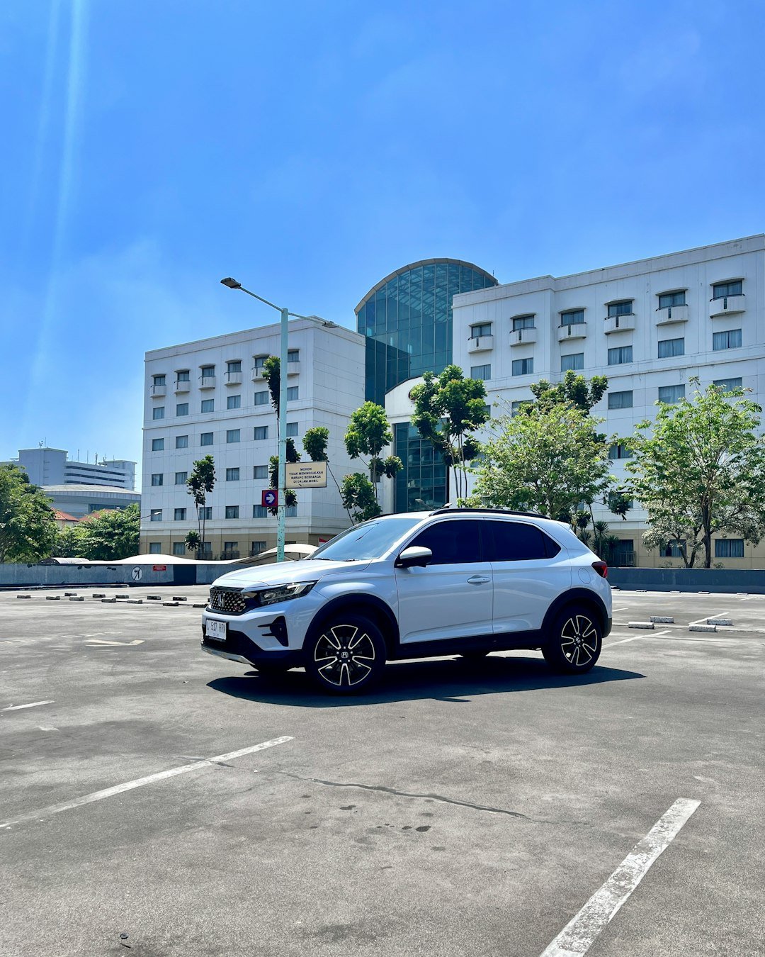 a white car is parked in a parking lot
