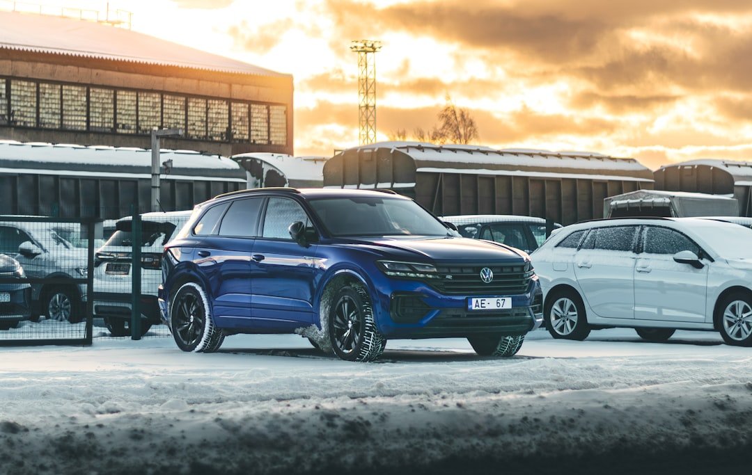 a group of cars parked in front of a building